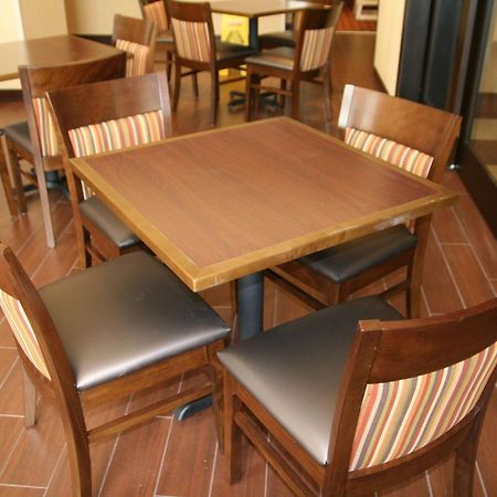Hampton Inn & Suites Oxford-Anniston Ресторант снимка